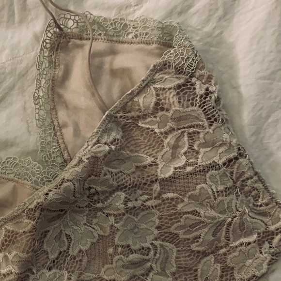 lace cropped tank - Picture 2 of 3